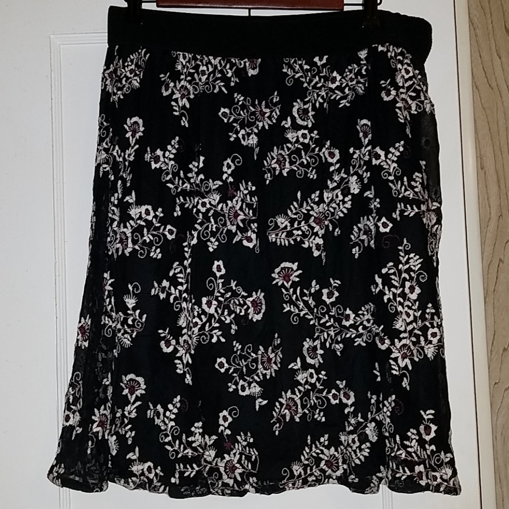 Black floral embroidery skirt